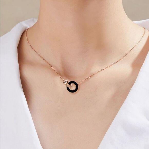 🔸️🗨⏭️NIB Stainless Steel Interlocking Circles Pendant Necklace - Picture 3 of 15